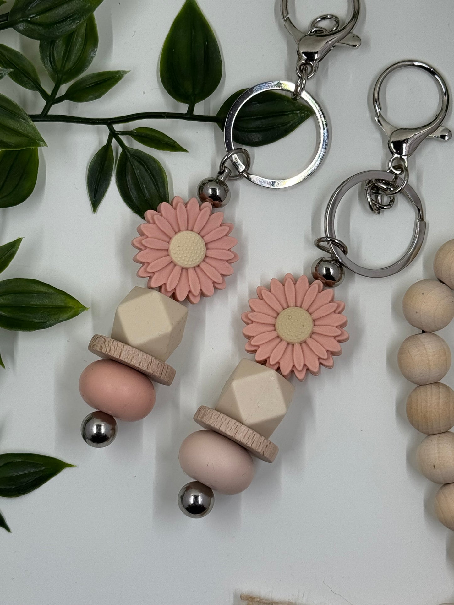 Beaded Daisy Bottle Keyrings - Nude Large Daisy