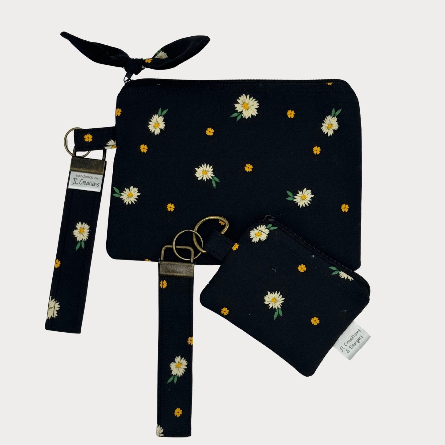 Wristlet Purse with attached Key Fob - Daisy Black