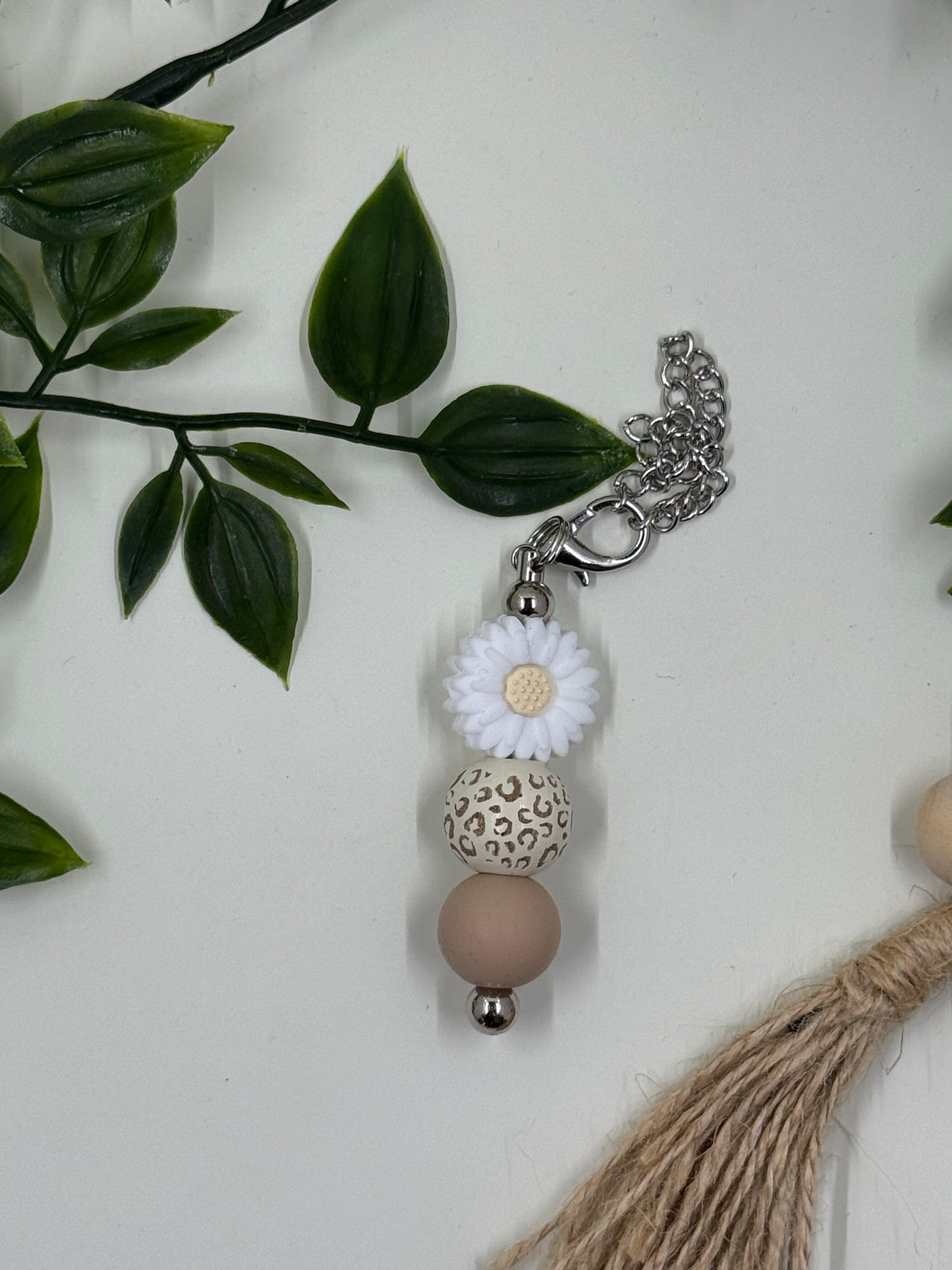 Beaded Daisy Bottle Keyrings - White Natural