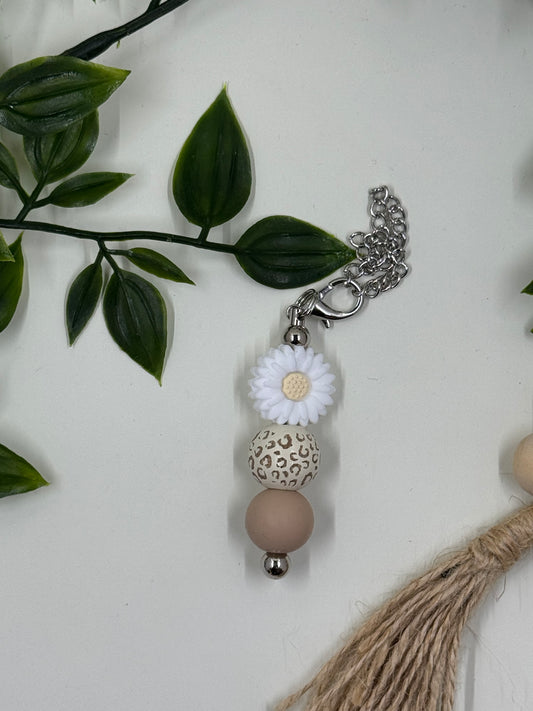 Beaded Daisy Bottle Keyrings - White Natural