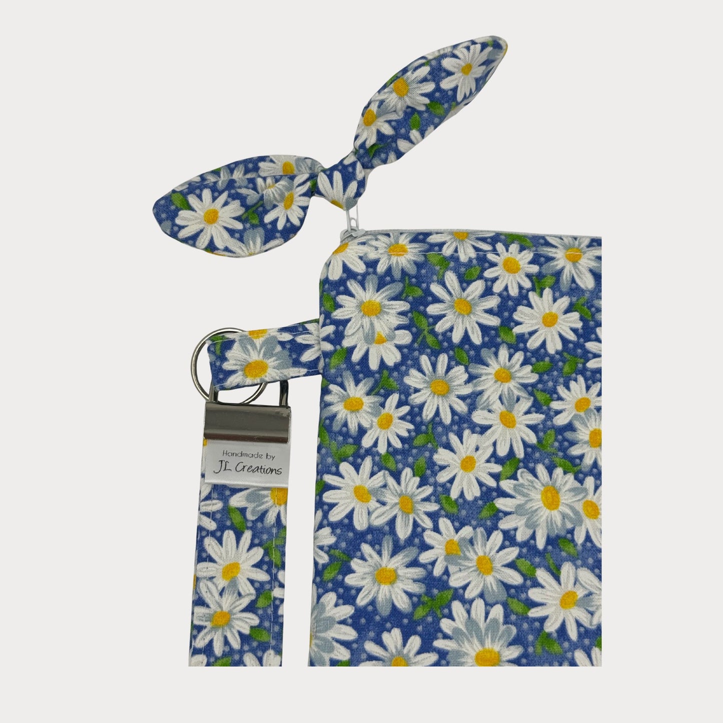 Wristlet Purse with attached Key Fob - Blue Daisy