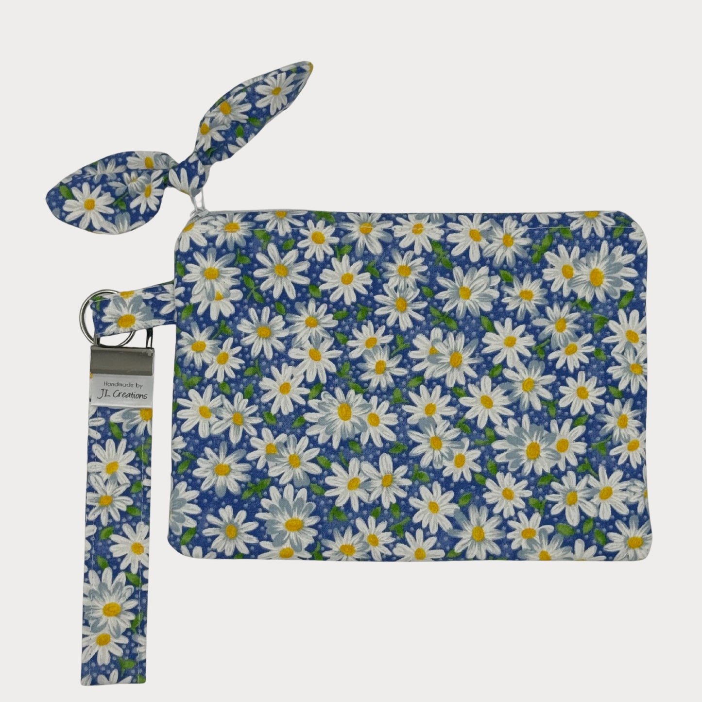 Wristlet Purse with attached Key Fob - Blue Daisy
