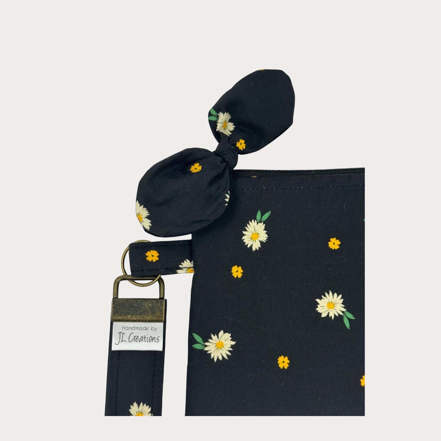 Wristlet Purse with attached Key Fob - Daisy Black