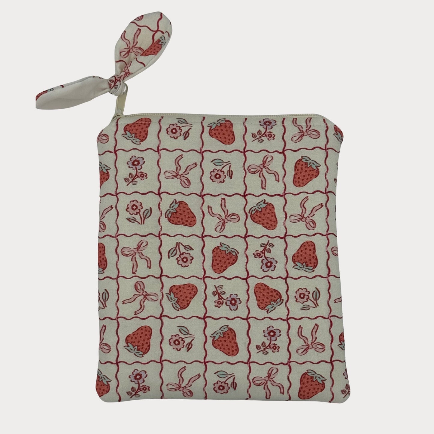 E-reader Case (Kindle or Kobo) - Berry Picnic