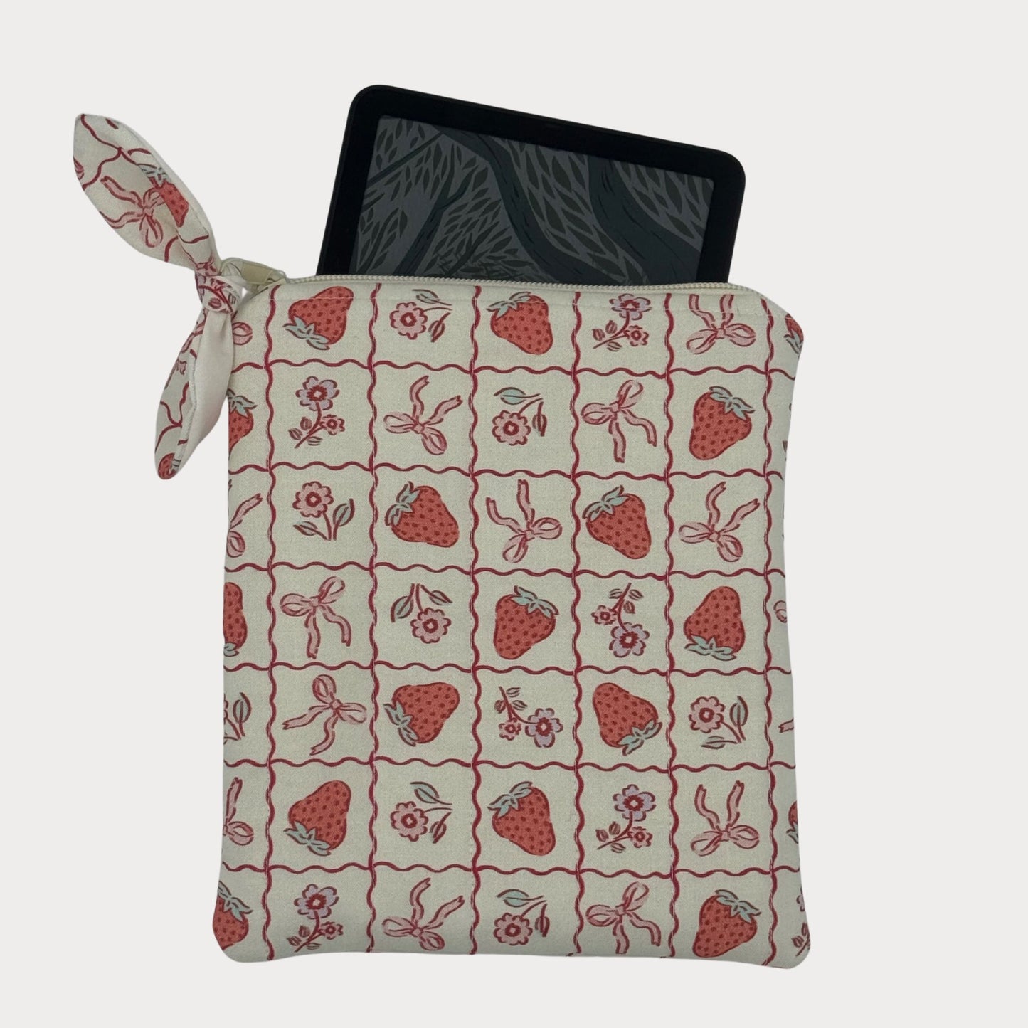 E-reader Case (Kindle or Kobo) - Berry Picnic